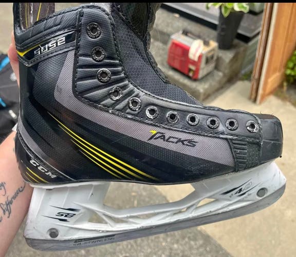 Used CCM Regular Width  Size 7.5 Tacks 5052 Hockey Skates