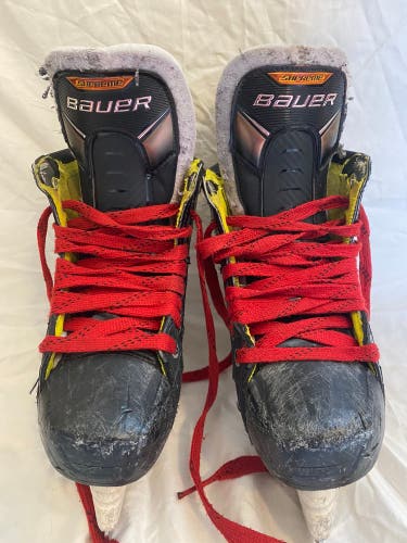 Used Bauer Regular Width   Size 5 Supreme 3S Hockey Skates