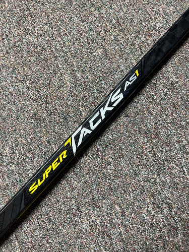 New Pro Stock Super Tacks AS1 - Heel/Mid Curve - Patrice Bergeron Hockey Stick