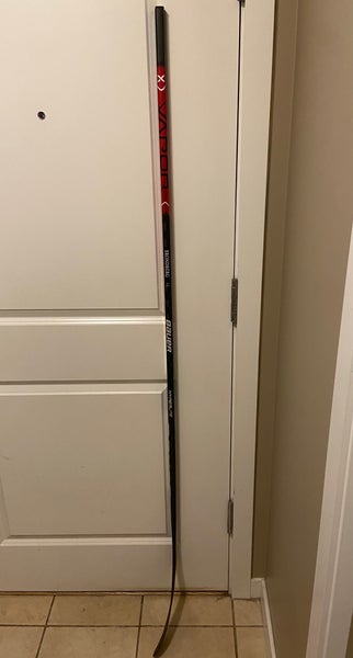 Senior Left Hand P28M Pro Stock Vapor ADV Hockey Stick