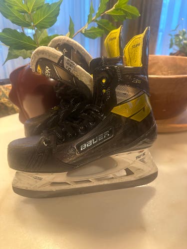 Used Bauer Regular Width   Size 5.5 Supreme 3S Hockey Skates