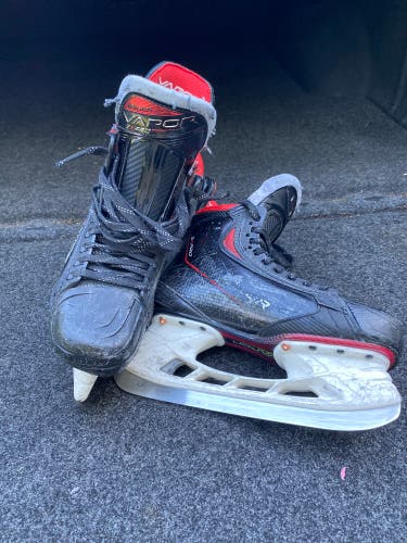 Junior Bauer Regular Width Size 5 Vapor 3X Pro Hockey Skates