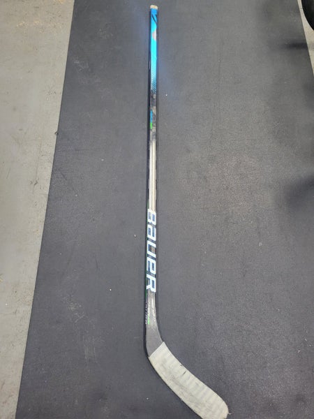 Used Easton V3 60 Flex Pattern 5 Senior One Piece Sticks