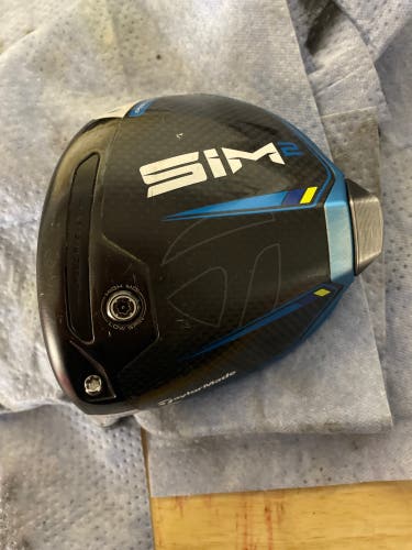 Unisex Left Hand 10.5 Loft Sim 2 Driver