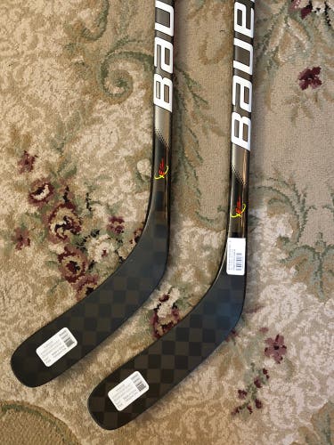 Brand New Bauer Vapor FlyLite Sticks - RH, 70 Flex, P88 Senior