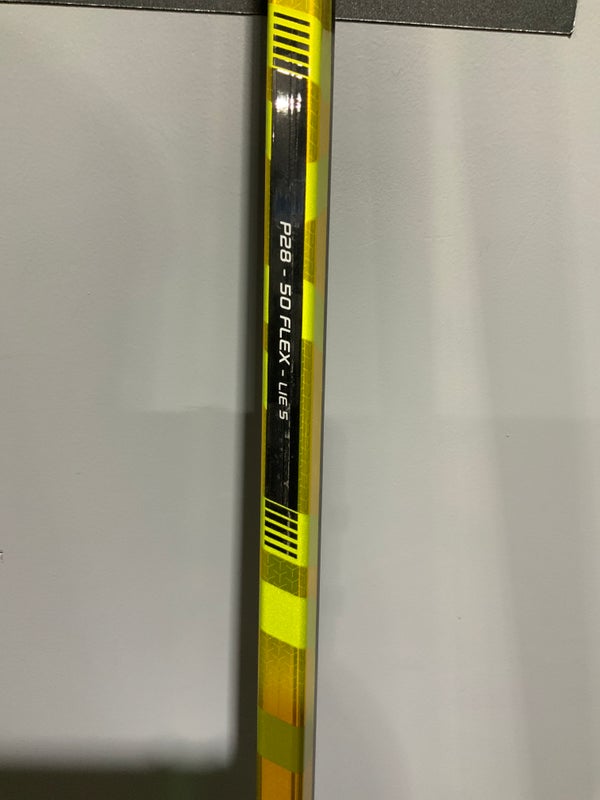 Junior Right Handed P28 50flex Supreme UltraSonic Hockey Stick
