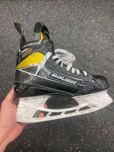 Senior Bauer  Size 8 Supreme UltraSonic Hockey Skates