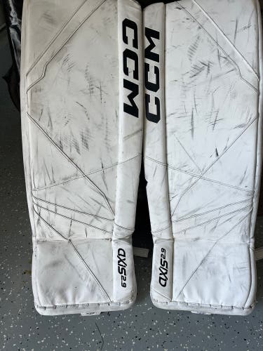 Used 31" CCM Axis 2.9 Goalie Leg Pads