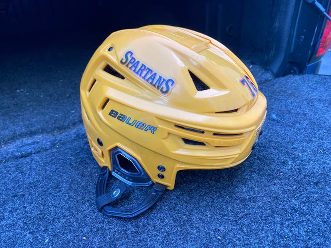 Used Medium Bauer Re-Akt 150 Helmet