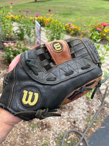Used Wilson Right Hand Throw IF/Outfield Baseball Glove 12"