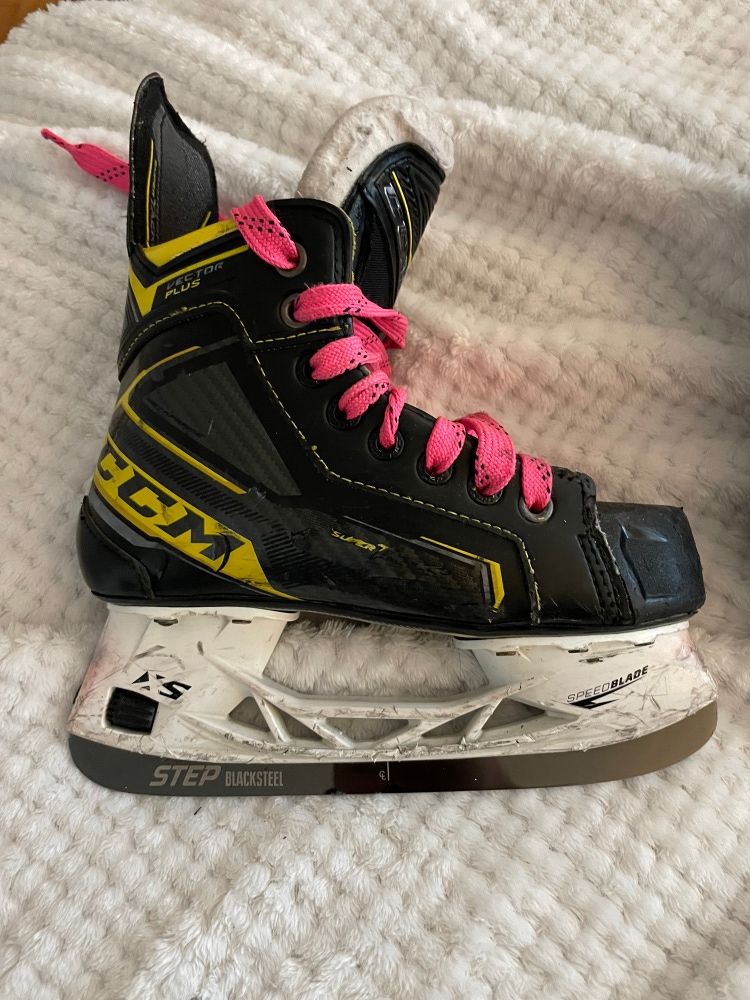 Used CCM Regular Width Size 2 Tacks Vector Plus Hockey Skates