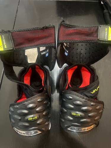 Used Medium Bauer  Vapor Hyperlite Elbow Pads