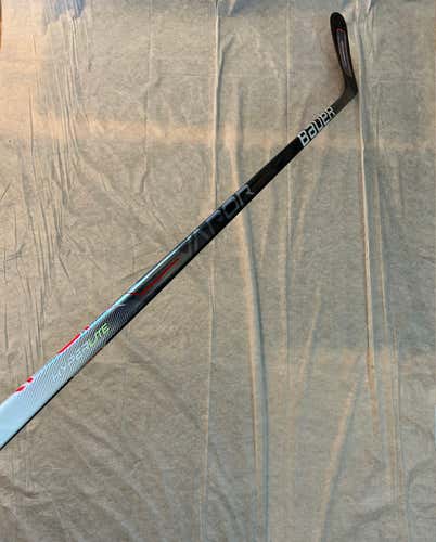 Bauer VAPOR HYPERLITE Hockey Stick | 77 Flex P92 Curve | Senior Left Hand