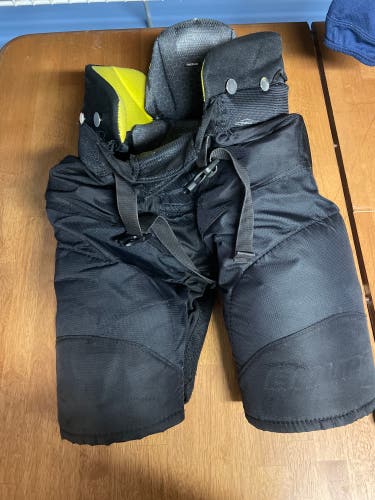 Junior Large Bauer Supreme 2s Pro Hockey Pants