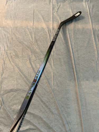 Bauer VAPOR HYPERLITE 2 Hockey Stick | 77 Flex P28 Curve | Senior Right Hand