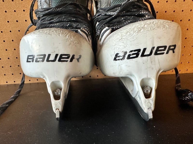 Used Bauer Regular Width Size 10 Reactor 7000 Hockey Goalie Skates
