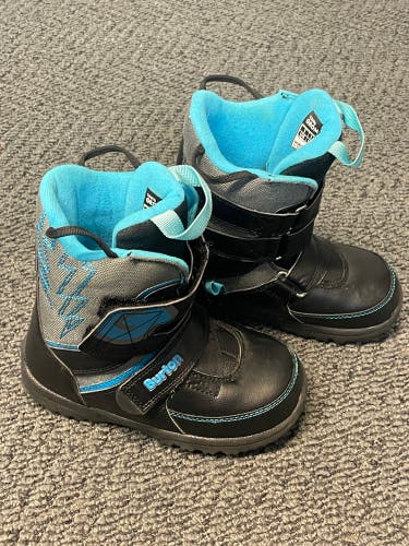 Kids Burton Grom Snowboard Boots, Size 1