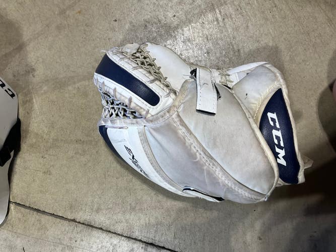 Used Regular CCM extreme flex 760 Junior Goalie glove
