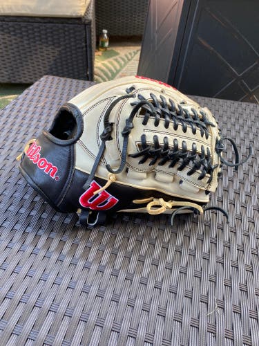 2023 Right Hand Throw 11.75" A2000 Baseball Glove