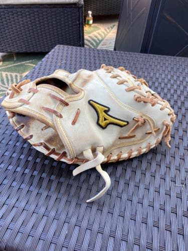 Mizuno Pro 33.5 Catchers Mitt GMP2-335C