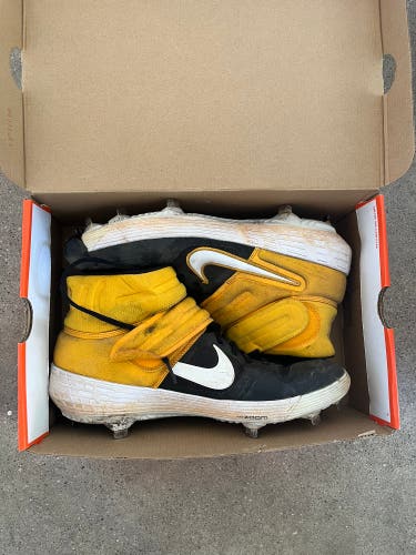 Black Used Metal Nike