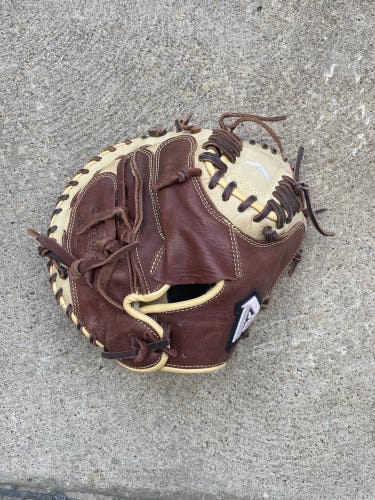 Akadema Youth Catcher's Mitt - Used