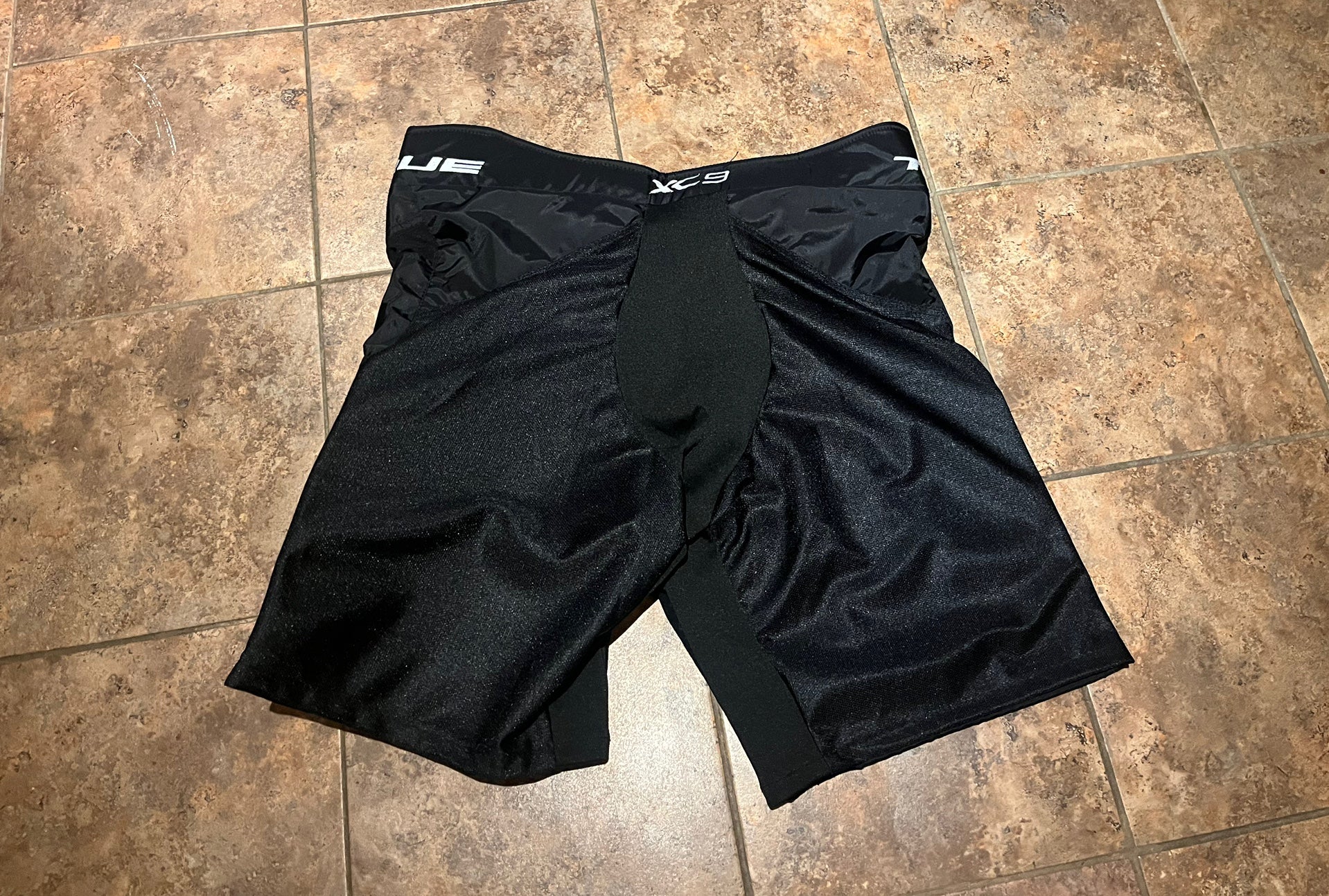 True XC9 senior large hockey girdle / pant shell