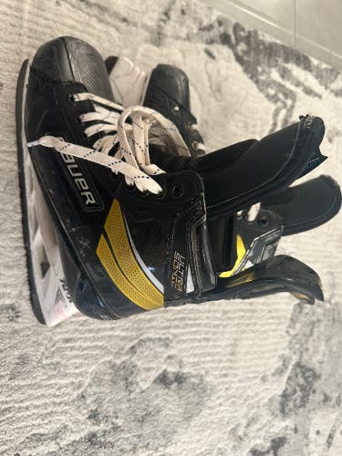 Used Bauer Regular Width Size 9 Supreme UltraSonic Hockey Skates