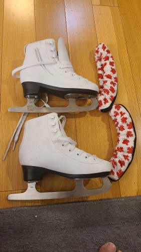 Used Cascade Figure Skates Size 2