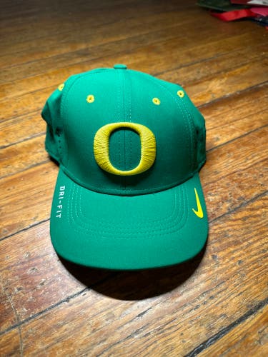 Green New Medium/Large Nike Hat