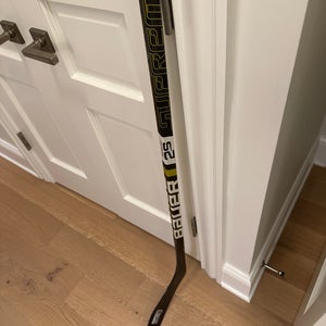 Used Right Handed P28 Supreme 2S Hockey Stick