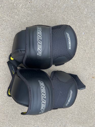 Bauer supreme s18 goal knee guards
