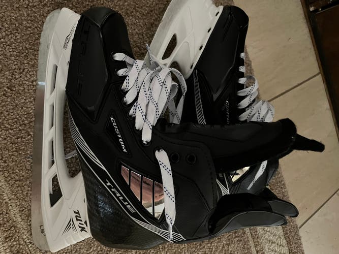 New True Regular Width  Size 10 Pro Custom Hockey Skates