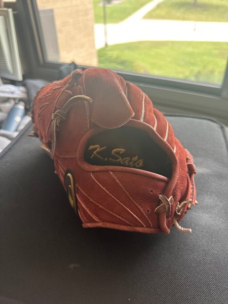 VERY RARE JON LESTER ISSUED BASEBALL GLOVE