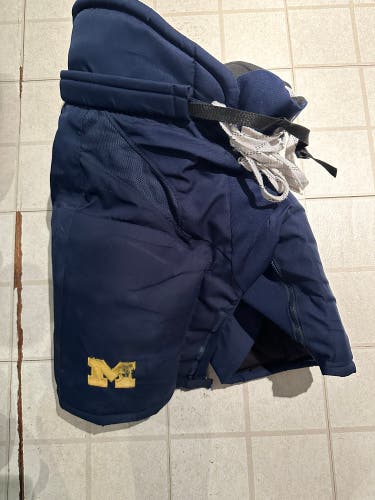Senior Medium CCM Hockey Pants (player)
