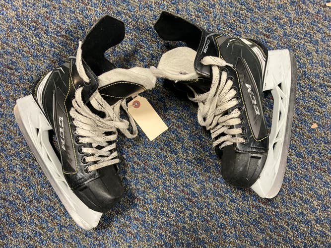 Used CCM Tacks 9040 Hockey Skates (5.0 - Intermediate)