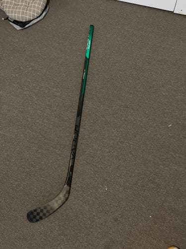 Brand New Intermediate Left Hand P92 Pro Stock Vapor Hyperlite Hockey Stick