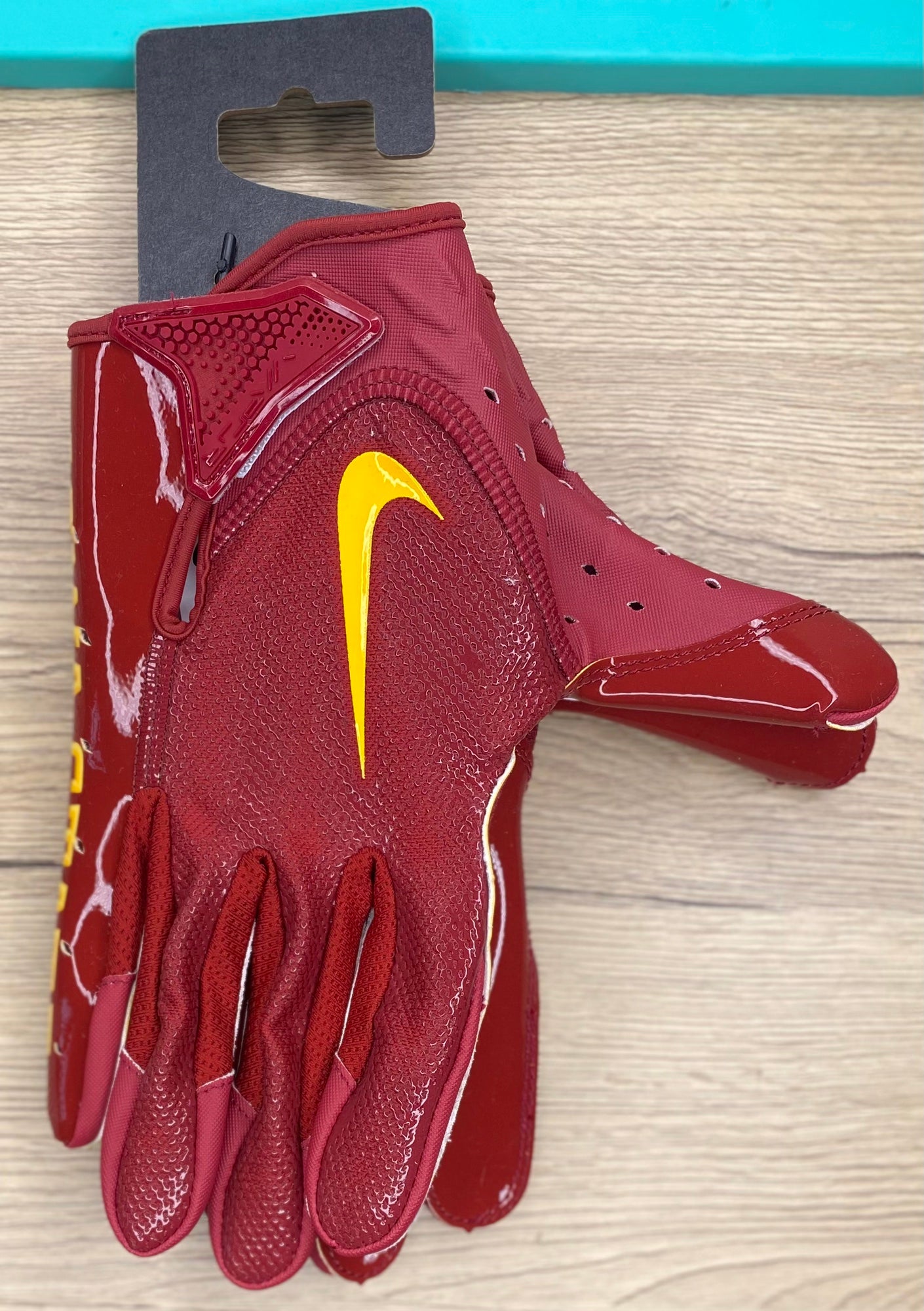 What Pros Wear: Stefon Diggs' Jordan Jet 7.0 Gloves - What Pros Wear