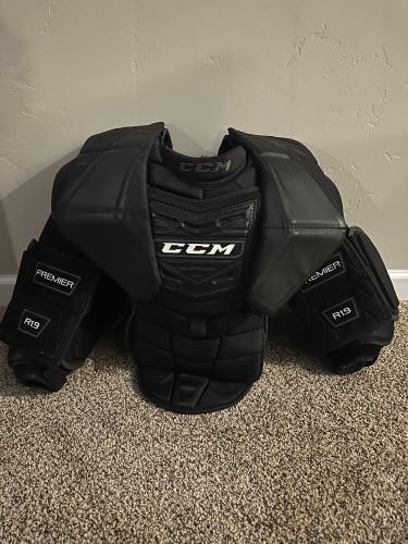 CCM Premier R1.9 Intermediate Medium Chest Pad