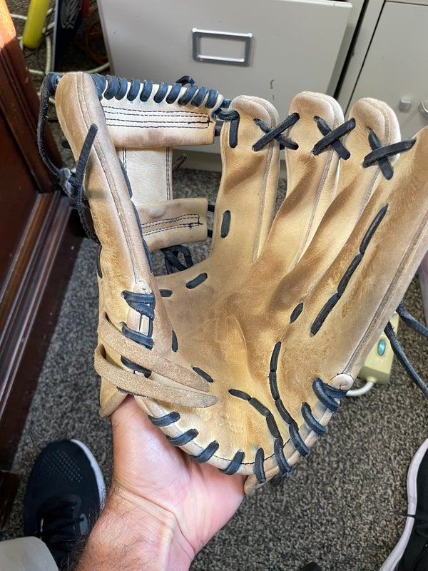 Used 44 Pro Right Hand Throw Infield C2 Baseball Glove 11.5