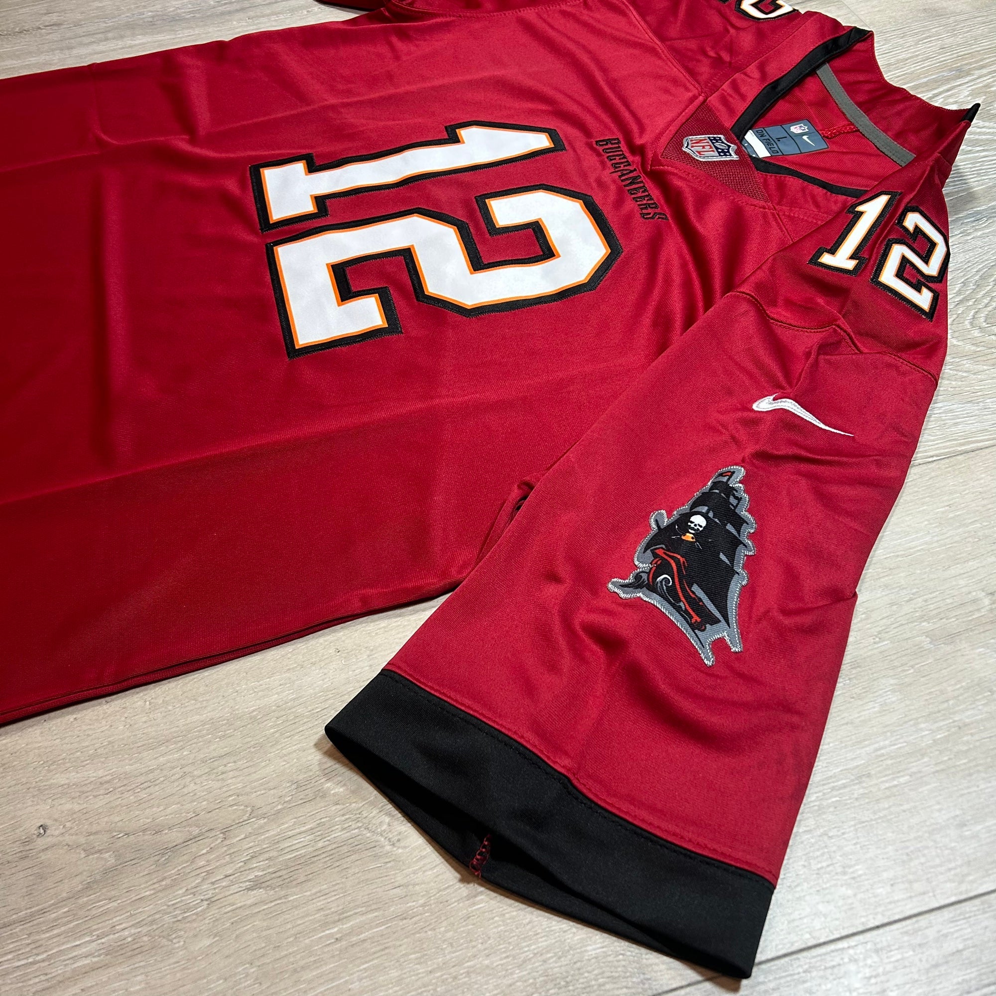 tampa bay buccaneers red jersey