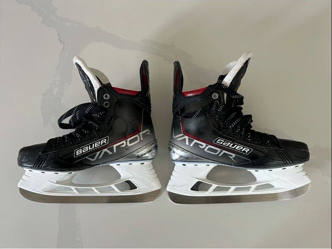 Senior Used Bauer Vapor 3X Hockey Skates Size 8.5