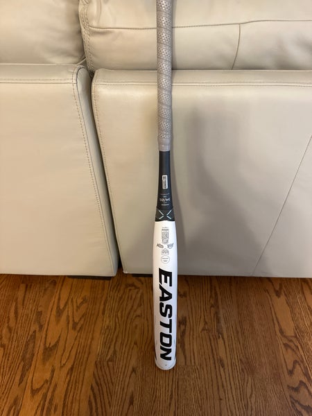 2023 Easton Ghost Fastpitch Softball Bat -8oz FP23GH8