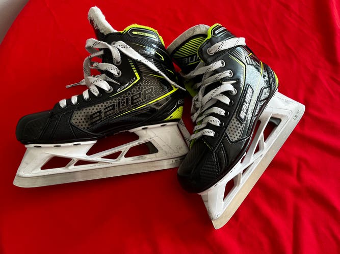 Junior Bauer Regular Width Size 3 GSX Hockey Goalie Skates