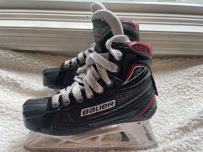 Used Bauer Regular Width  Size 2 vapor x900 Hockey Goalie Skates