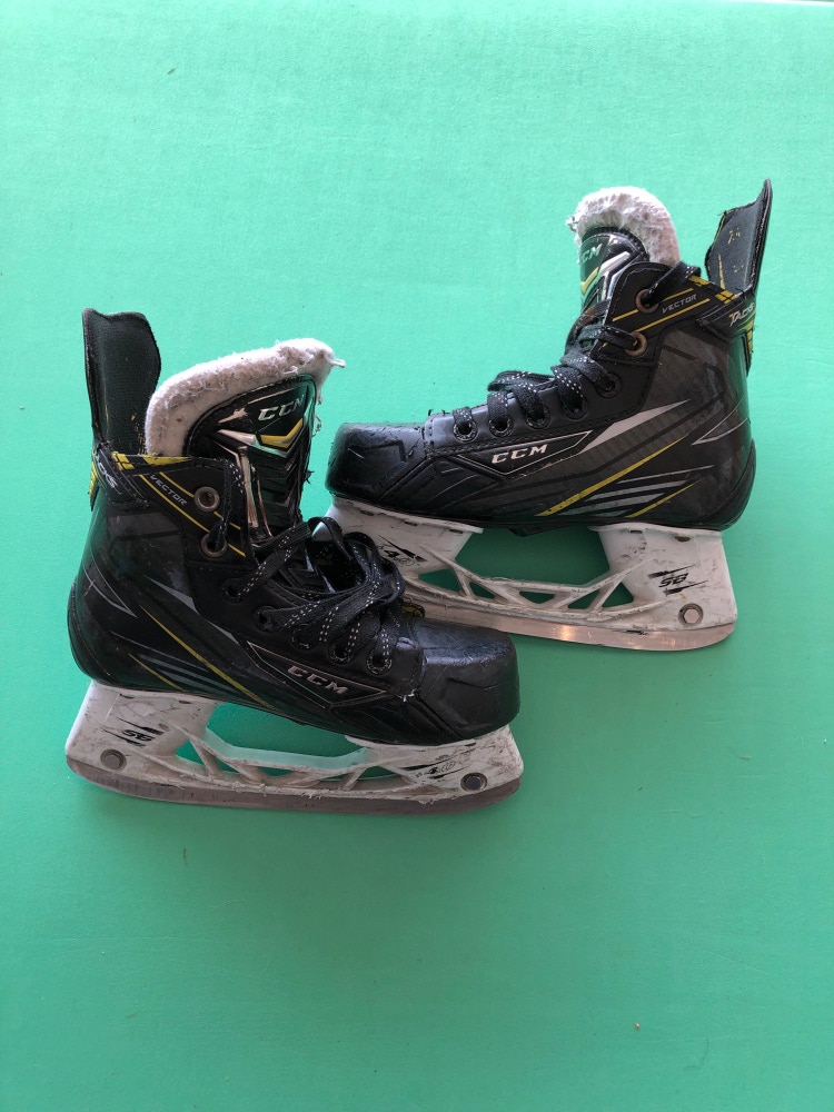 Used Junior CCM Tacks Vector Hockey Skates (Regular) - Size: 1.0
