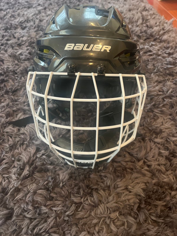 Used Medium Bauer  Re-Akt 95 Helmet