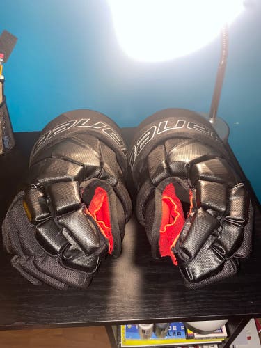 Bauer Vapor Senior 3x gloves