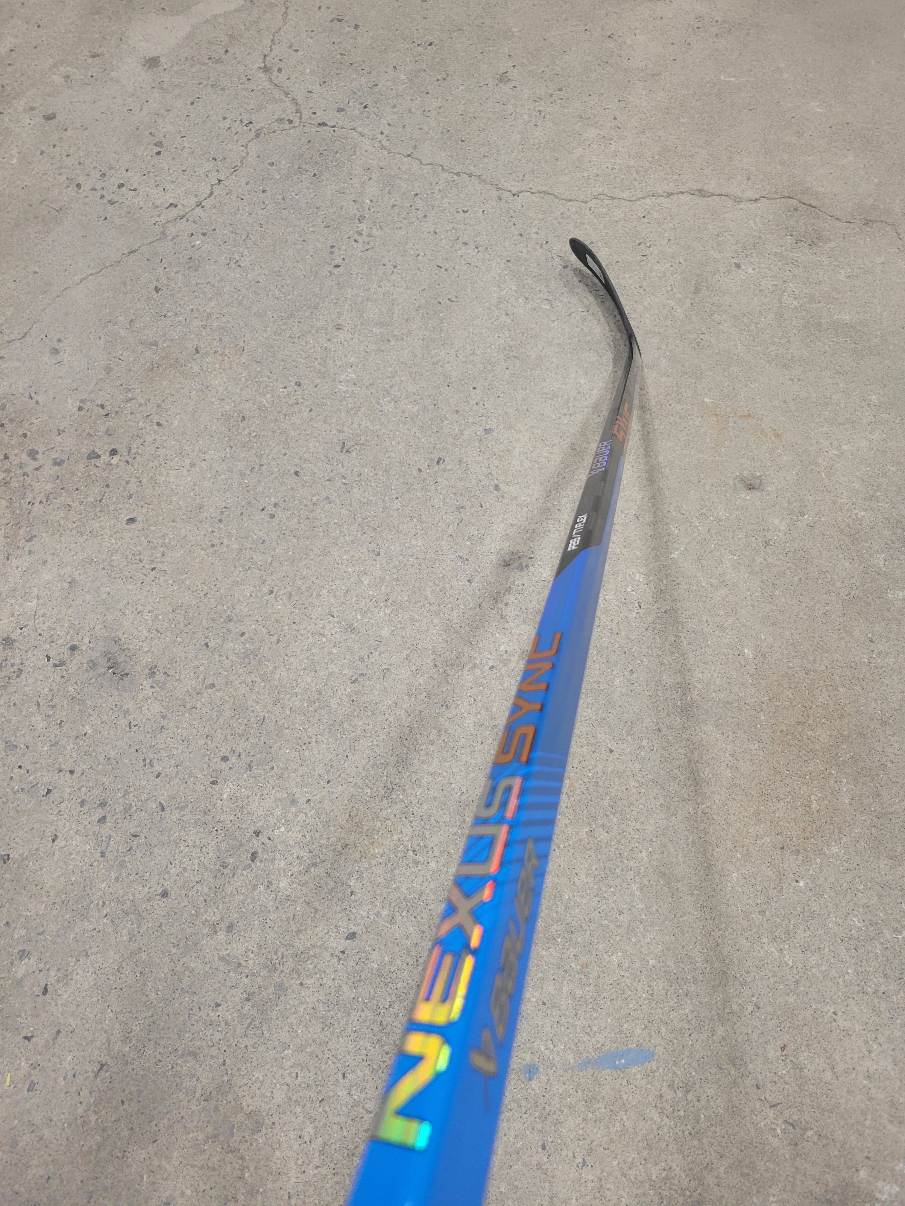 New Senior Bauer Nexus Sync Stick RH P28 77 Flex | SidelineSwap