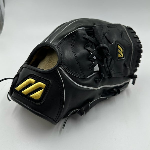 *NEW WITH TAGS* Old Vintage Mizuno Classic Pro GCP 40 Baseball Glove 11" RHT - 'Big M Logo'